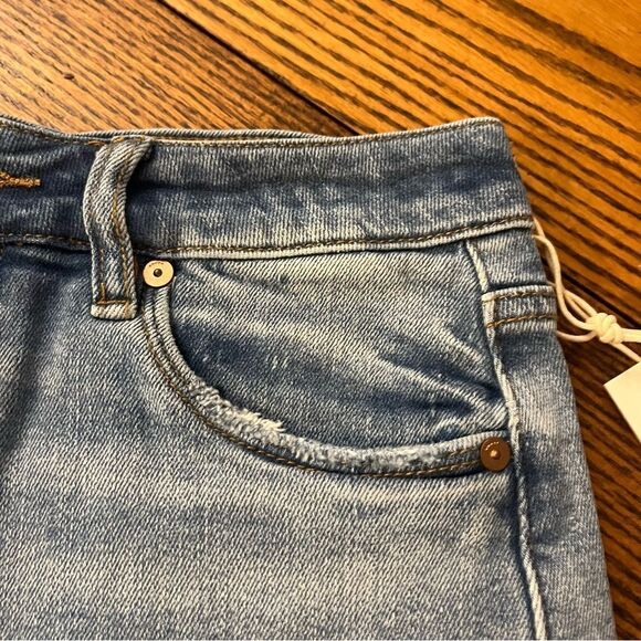 BLANK NYC The Reeve Short in Medium Wash Size 25 Distressed High Rise Cut Offs - Picture 7 of 13